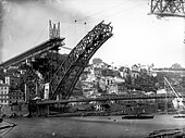 An 1883 view of Ponte Pênsil and Luís I, showing the construction of the archway