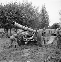 BL 7.2-inch howitzer with countershaded barrel, September 1944