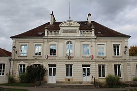 The town hall in Crécy-la-Chapelle