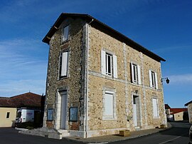 The town hall in Saint-Séverin-d'Estissac