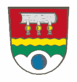 Gemeinde Neureichenau Durch eine goldene Wellenleiste geteilt von Rot und Grün; oben ein silbernes Buch, aus dem drei goldene Siegel hängen; unten ein silberner Dreiberg, darauf eine blaue Kugel.