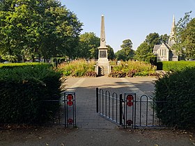 Chiswick War Memorial, 1921, looking west across Turnham Green