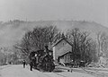 Wallerfangen, Bahnhof mit Eisenbahnwagons um das Jahr 1897, im Hintergrund der Limberg (Archiv des Vereins für Heimatforschung Wallerfangen)