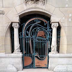 Entrance of Castel Béranger in Paris by Hector Guimard (1894–98)