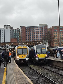 Class 3000 (left) at platform 3 and class 4000 (right) at platform 2