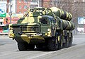 Mobile Raketenstart-rampe 5P85D des S-300P-Flugabwehrsystems der russischen Streitkräfte auf Basis eines MAZ-7910