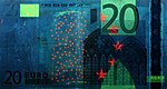 20 euro note under UV light (Obverse)