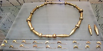 Gold necklace and fibulae (Regolini-Galassi tomb)