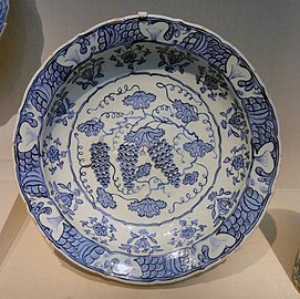 Plate. Iznik pottery. Ottoman period, İznik, early 16th century,