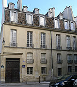 A canon's house from 16th c. at no. 12 rue Chanoinesse