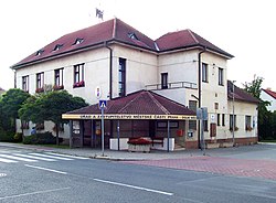 Dolní Měcholupy town hall