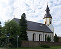 Kirche, drei Grabsteine, Epitaph, Einfriedungsmauer sowie Denkmal für Gefallene des 1. Weltkrieges in der Kirchhofsmauer