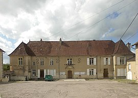 The chateau and town hall in Jasney