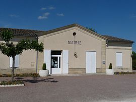 The town hall in Néac