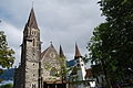 Katholische (links) und reformierte (rechts) Kirchen von Interlaken