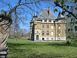 The chateau in Mouzay