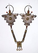 Pair of triangular fibulae with chain and pendant from southern Morocco, Tropenmuseum Amsterdam