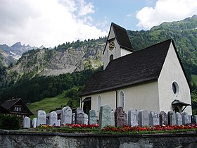 Martinsloch, Bergsturzstelle (links vom Kirchturm)