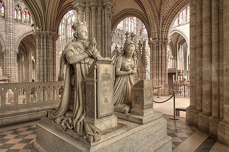 Memorial to King Louis XVI and Queen Marie Antoinette, sculptures (1830) by Edme Gaulle and Pierre Petitot