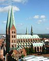 Klassische gotische Oktogon-Turmhelme krönen die Lübecker Marienkirche
