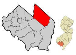 Location of Vineland in Cumberland County highlighted in red (right). Inset map: Location of Cumberland County in New Jersey highlighted in red (left).