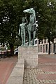 Hannover, Skulptur Mann mit Pferd von Hermann Scheuernstuhl
