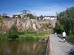 Fortifications and the Mère river