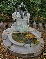 Märchenbrunnen im Herbst