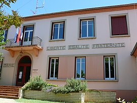 The town hall in Saint-Juéry