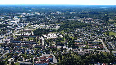 Flygfoto över Sveavägen i västra Värnamo