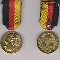 Medaille für Träger des Nationalpreises 1949 Vorderseite und Rückseite
