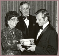 Green presenting a National Italian American Foundation award, ca. 1987
