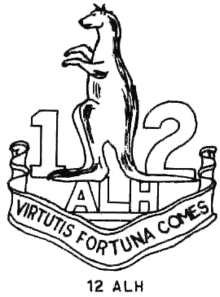 Line drawing depicting a military unit badge with a kangaroo between the numerals 1 and 2, above a scroll with a latin inscription