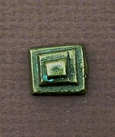 Early Period 1400 A.D.-1700 A.D. Geometric style 1/2 inch long
