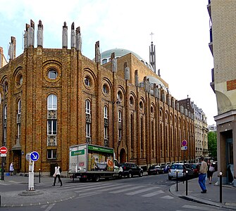 Church of Saint-Esprit, 186 avenue Daumesnil (12th arr.) by Paul Tournon (1928–32), has modern exterior and massive reinforced concrete Byzantine dome.