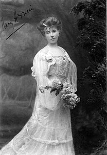Elizabeth von Arnim in 1900