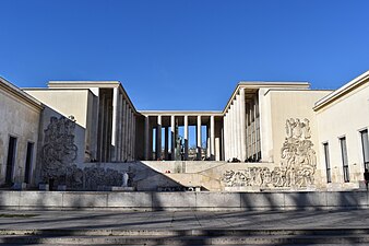 Palais de Tokyo, Musée d'Art Moderne de la Ville de Paris, built for the 1937 Exposition, is now the museum of modern art of the city of Paris